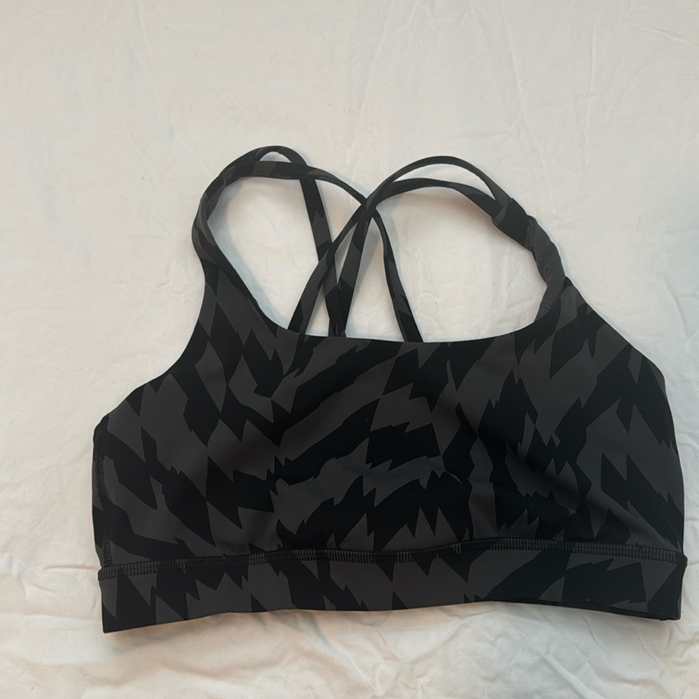 EUC size 6 energy bra lululemon